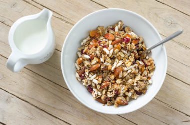 Come farsi il muesli in casa: la ricetta tradizionale e quella croccante