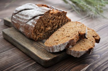 Una ricetta senza tempo: quella del pane di segale, il pane nero di montagna