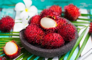 Alla scoperta del rambutan, uno dei frutti tropicali dall’aspetto più curioso