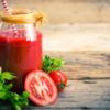 Rinfrescante e dissetante, il succo di pomodoro non è solo un cocktail, ma anche un rimedio per la pelle