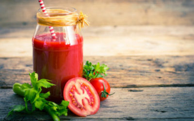 Rinfrescante e dissetante, il succo di pomodoro non è solo un cocktail, ma anche un rimedio per la pelle