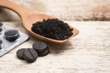 A cosa serve il carbone vegetale attivo: un rimedio naturale tradizionale da scoprire