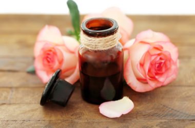 Tutte le proprietà dell’olio essenziale di rosa e i suoi utilizzi principali
