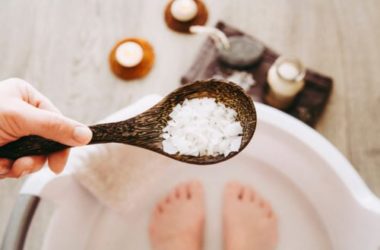 I consigli per un pediluvio perfetto: 4 ricette per tutte le esigenze