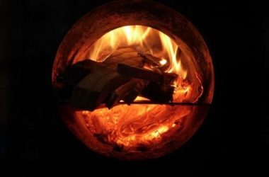 Rocket stove: funzionamento e vantaggi della stufa a razzo