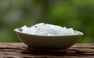 Quello che c’è da sapere sulla soda caustica, usata per le pulizie di casa, ma non solo