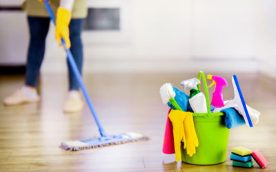 Come fare un detersivo per pavimenti fai da te: per ogni superficie, la sua ricetta