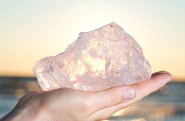Quarzo rosa: la pietra della femminilità e dell’amore puro, simbolo di fertilità