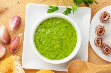 Salsa verde: come preparare la salsa a base di prezzemolo fresco