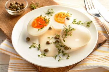 Salsa tonnata: la ricetta classica e le sue varianti per gustarla in ogni versione