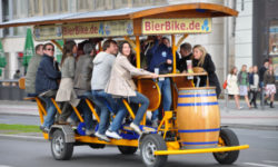 Bici strane: la bici-pub per bere in compagnia e muoversi per la città