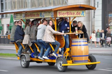 Bici strane: la bici-pub per bere in compagnia e muoversi per la città