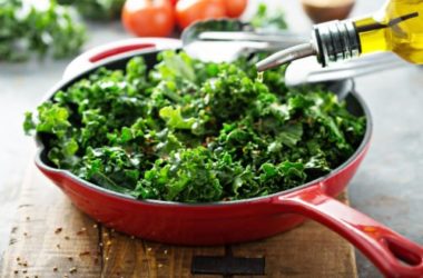 Ecco il cavolo riccio o kale, una verdura ricca di proprietà antiossidanti, sali minerali, vitamina C