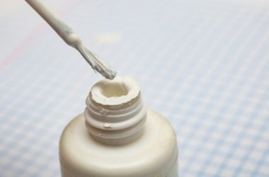Eliminare le macchie di bianchetto con sistemi naturali: ecco come farlo!