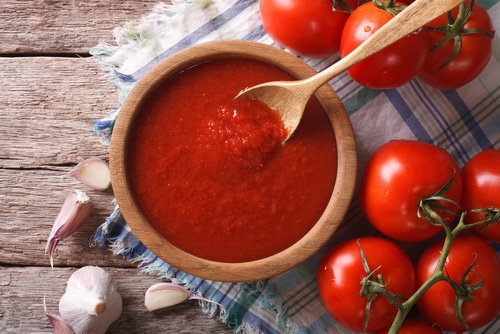 Il sugo di pomodoro: come farlo in casa e come usarlo per i diversi piatti