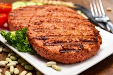 Carne vegetale o sostituti della carne: cos’è e dove si trova la “finta” carne industriale