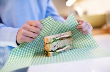 Il beeswax wrap o pellicola di cera d’api, utile per conservare gli avanzi senza usare la plastica