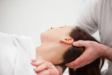 Massaggio cervicale: quando e come farlo per ridurre i sintomi dell’infiammazione
