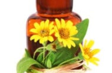 Guida pratica all’olio di arnica per scoprire come usare questo efficace rimedio naturale