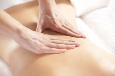 Benefici e controindicazioni della massoterapia, un insieme di tecniche di massaggio terapeutico