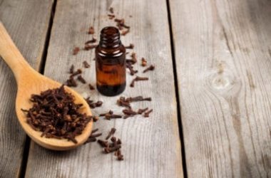 Guida all’utilizzo e alle proprietà dell’olio essenziale di chiodi di garofano