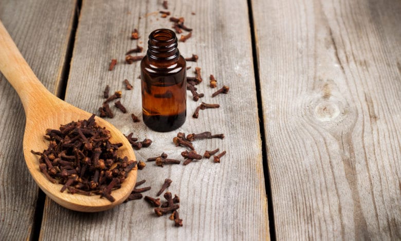 olio essenziale di chiodi di garofano