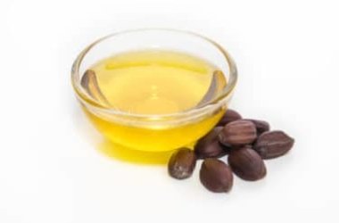 Scopriamo insieme l’olio di jojoba, tutti i benefici e gli utilizzi in cosmesi naturale