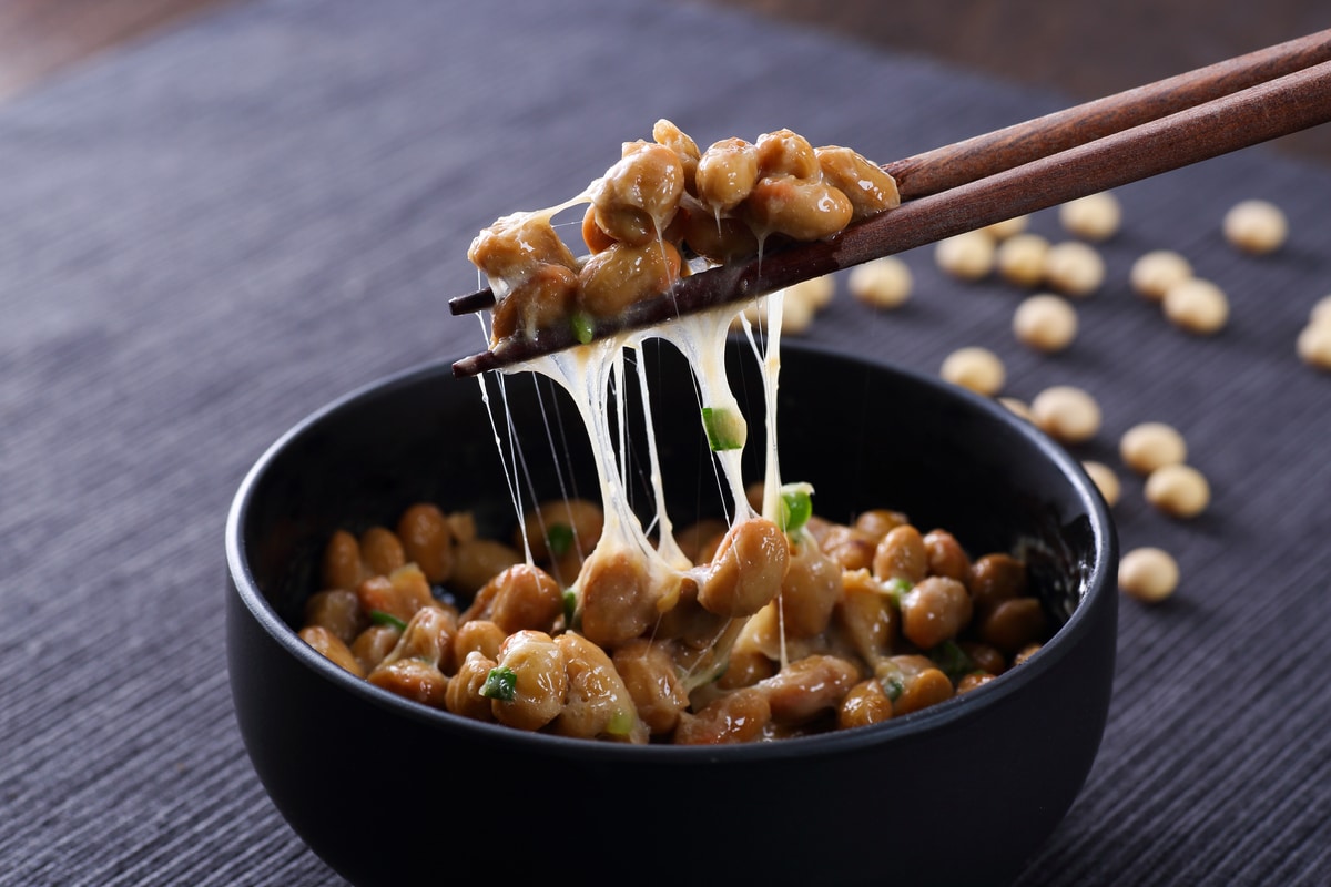 Natto giapponese, un superalimento proteico derivante dai fagioli di soia