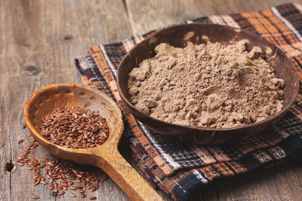 Farina di semi di lino: dalle ricette in cucina alle sue proprietà benefiche