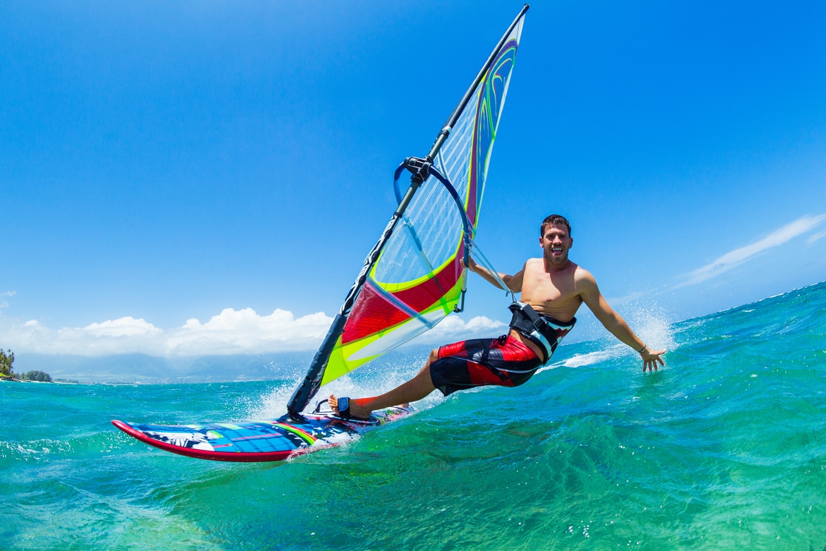 Windsurf, lo sport ideale per chi ama l’acqua e il vento