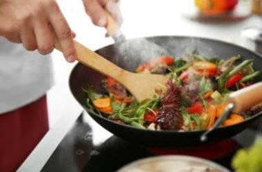 Cucinare senza olio: tante idee per portare in tavola piatti leggeri, ma saporiti