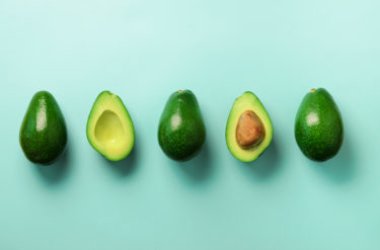 Le proprietà dell’avocado e le migliori ricette per portarlo in tavola