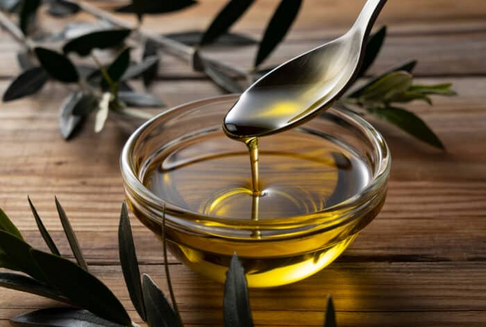 alimenti ricchi di fibre: l'olio d'oliva