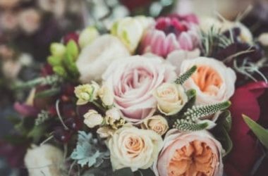 Bouquet de fleurs: nuptiale et pour de nombreuses autres occasions