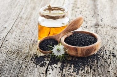 L'huile de cumin, si bénéfique qu'elle est également connue sous le nom d'huile de «graine bénie»