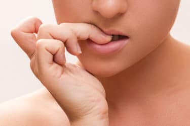 Onicofagia, quella brutta abitudine di mangiarsi le unghie