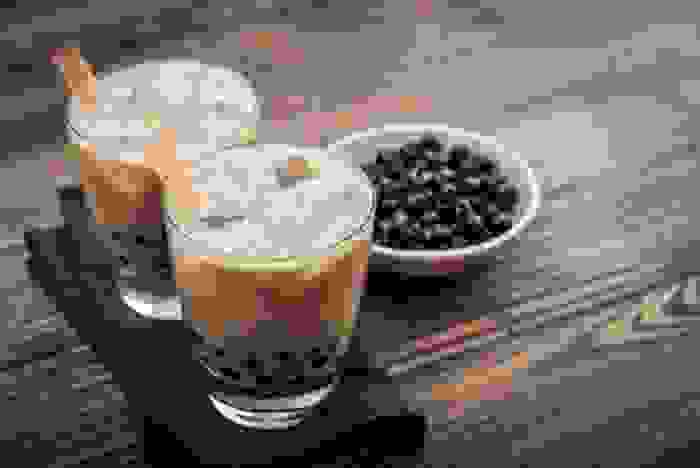 bubble tea fatto con sciroppo di tapioca e perle di tapioca