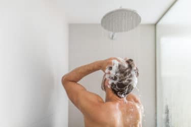 Guida al bagnodoccia per detergere la pelle nella vasca da bagno che nella doccia