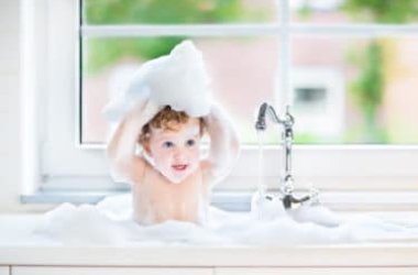Guida al bagnoschiuma, tutto su questo detergente profumato e schiumoso