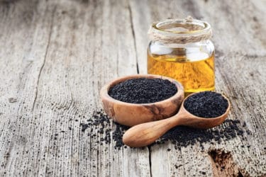 L’olio di cumino nero, un valido rimedio naturale estratto dei semi di Nigella Sativa