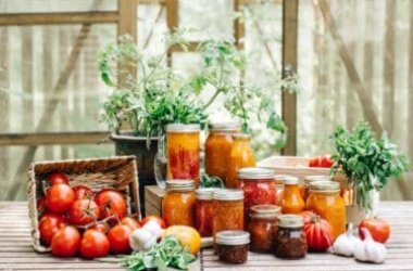 Come sterilizzare i vasetti di vetro prima della conservazione degli alimenti