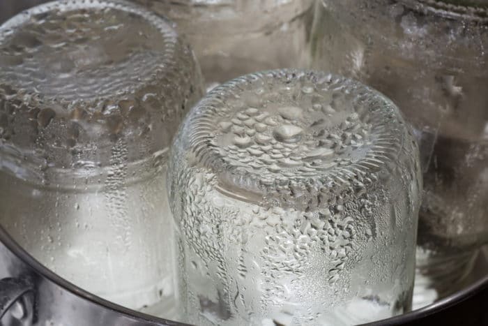 Come sterilizzare i vasetti di vetro
