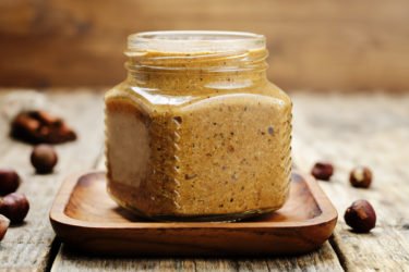 Burro di nocciole: una crema di semi oleosi con tutte le buone proprietà delle nocciole