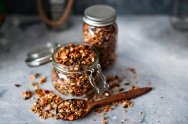Tutto sulla granola, il superfood per una colazione energetica