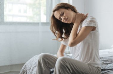 Cervicale: quel dolore al collo che provoca anche mal di testa, nausea e vertigini