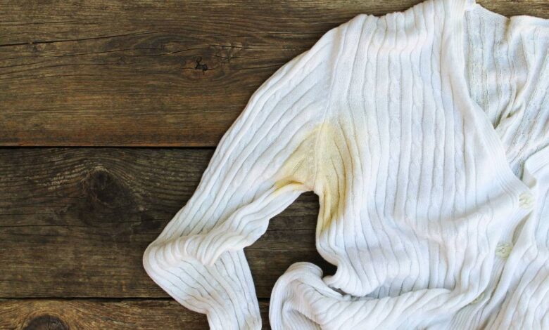 Come eliminare le macchie di sudore