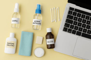 Come pulire lo schermo del PC e altri dispositivi elettronici in modo naturale