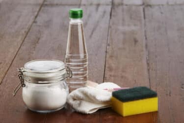 Aceto bianco: formidabile alleato nelle pulizie e non solo