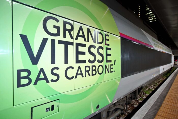 Viaggiare in treno è green: fai una scelta eco-sostenibile!
