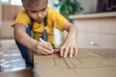 Bricolages pour enfants : 3 idées DIY avec des matériaux recyclés pour stimuler la créativité